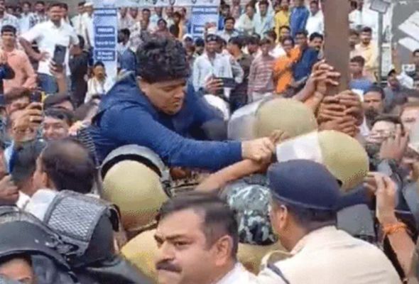 रायपुर मेयर एजाज ढेबर पर FIR कांग्रेस आंदोलन के दौरान पुलिस से गाली और मारपीट का आरोप