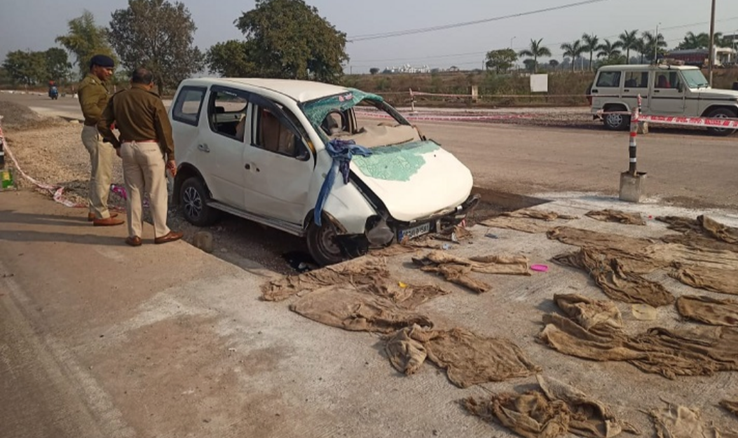 BIG BREAKING : छत्तीसगढ़ में सड़क हादसा तेज़ रफ़्तार कार डिवाइडर से टकराई हादसे में 5 लोगो की गई जान सभी राजिम मेला जा रहे थे 