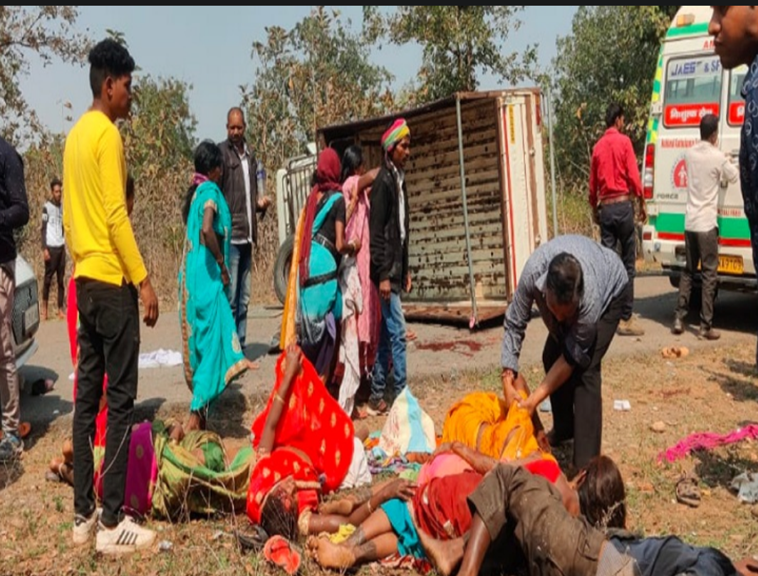 खुशियां बदली मातम में शादी सामारोह में शामिल होने जा रहे थे अचानक पिकअप पलटी 4 की हुई मौत 24 हुए घायल