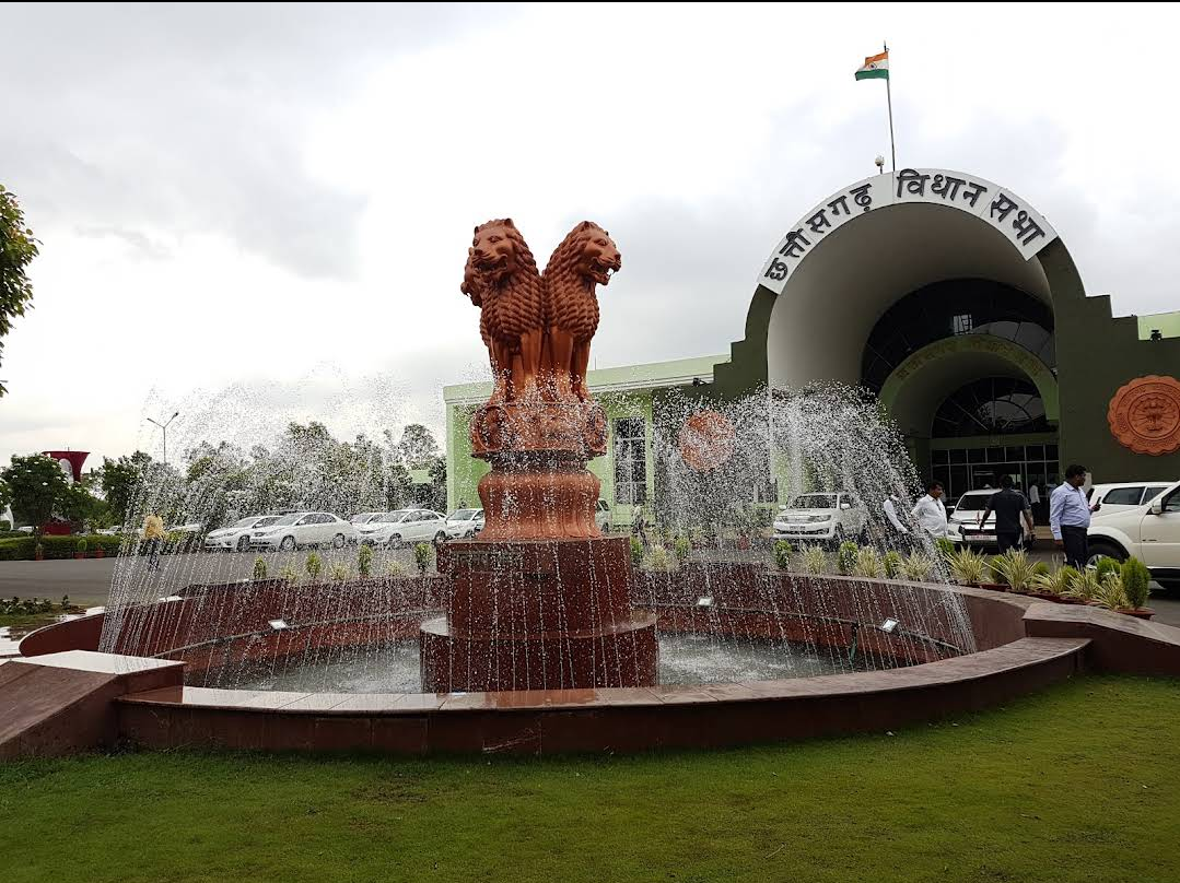 छत्तीसगढ़ विधानसभा बजट सत्र की हुई शुरुआत राज्यपाल के अभिभाषण के बीच BJP का विरोध बृजमोहन बोले- जो वादे पूरे नहीं किए , वह न बोलें 9 को सीएम भूपेश बघेल करेंगे बजट पेश