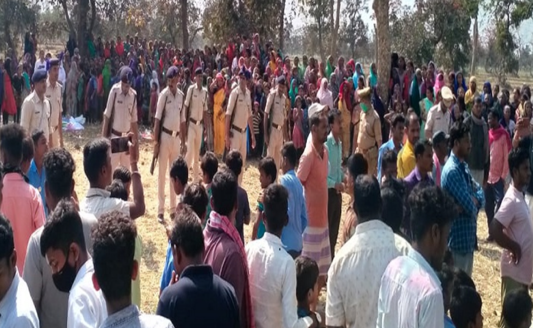 जवान ने खुद को मारी गोली ,इधर पत्नी ने लगा ली फांसी फोन में कर रहे थे बात ,गोली की आवाज सुनते ही पत्नी ने लगा ली फांसी...