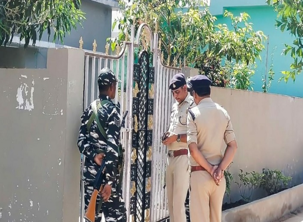 छत्तीसगढ़ में पूर्व जिला पंचायत सदस्य के यहां ED की रेड : 54 करोड़ के घोटाले में हुई कार्रवाई ED ने घर को किया सील....