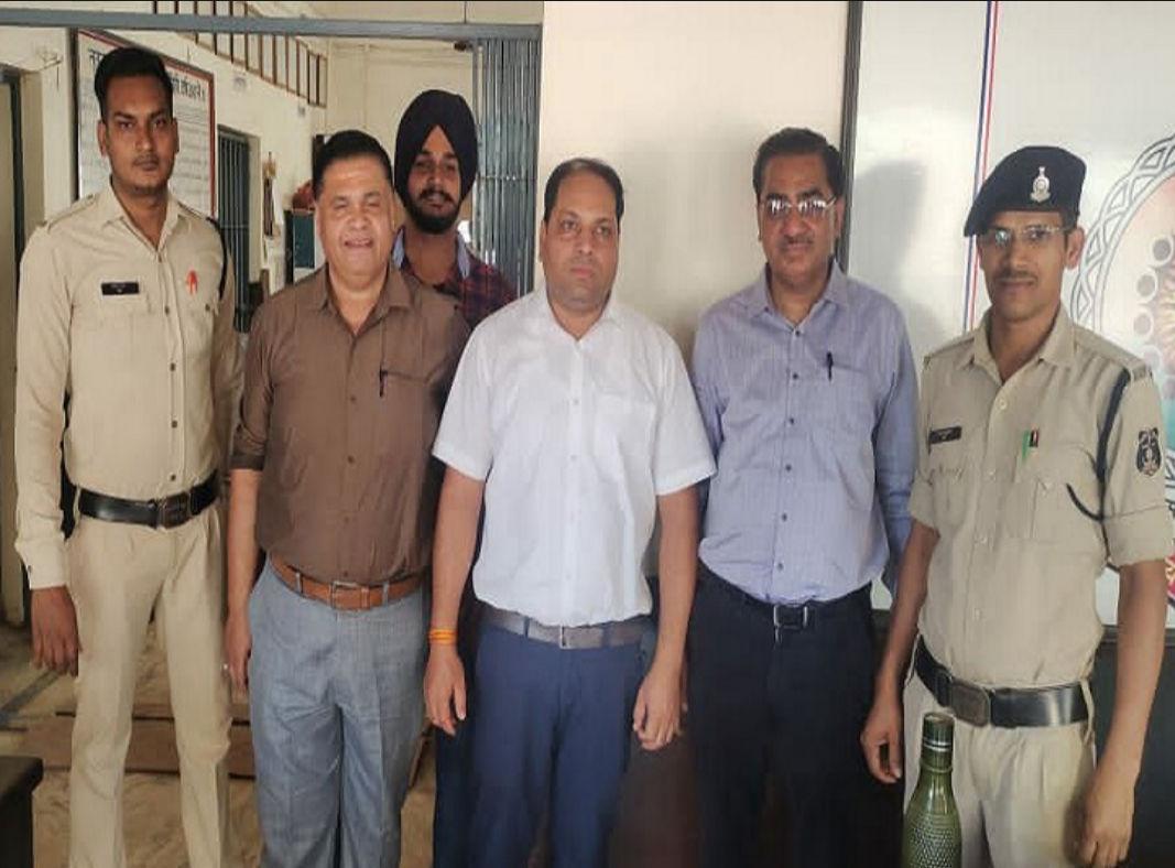 भिलाई : प्रिंसिपल सुसाइड केस में 3 प्रोफेसर हुए गिरफ्तार गवर्नमेंट कॉलेज के प्रभारी प्राचार्य ने 4 माह पहले लगाई थी फांसी , प्रोफेसर्स पर लगाया था प्रताड़ना का आरोप