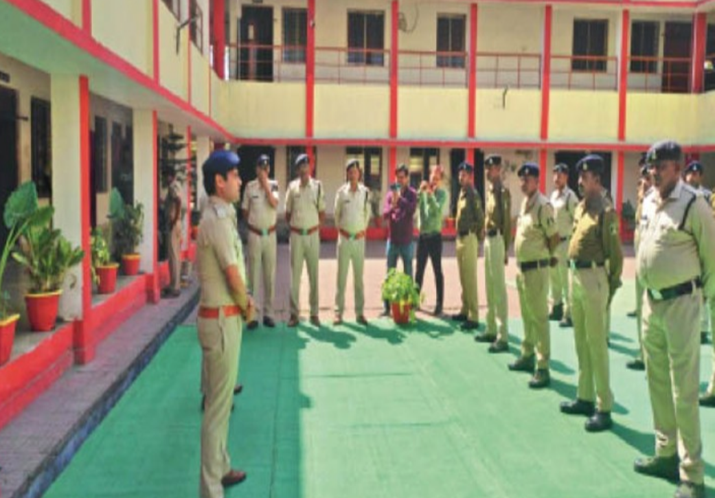 कोरबा - थाने में अब काम काज से पहले गाएंगे राज्यकीय गीत अरपा पैरी के धार फिर होगी काम की शुरुआत