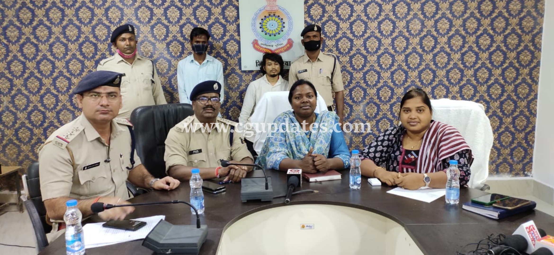 कैश बैक का ऑफर देकर शासन की राशि का लगाया चूना.. पोस्ट मास्टर चिरमिरी को ऑफर पड़ा महंगा.. आरोपियों ने पोस्ट मास्टर को ऑफर का लालच देकर किया 51 लाख की धोखाधड़ी... 