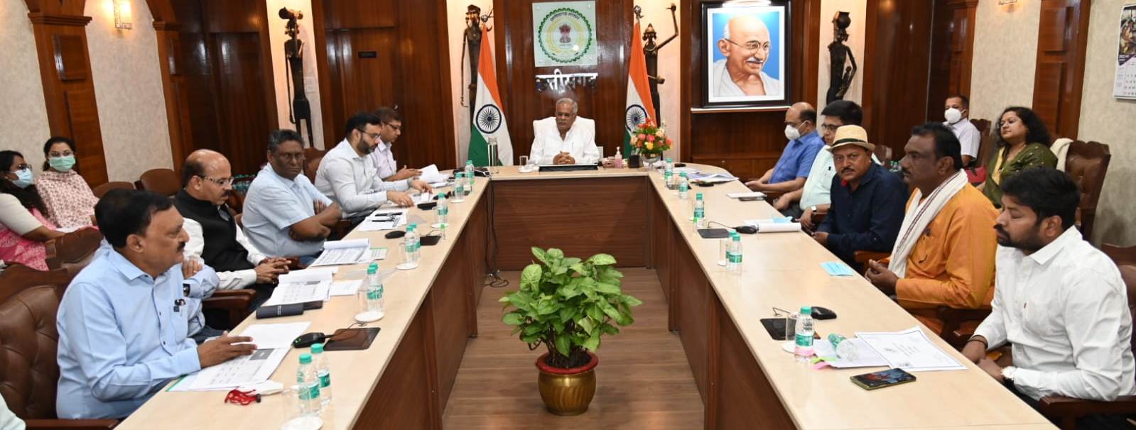 छत्तीसगढ़: गोबर के बाद अब गौ-मूत्र खरीदेगी छत्तीसगढ़ सरकार, सीएम भूपेश बघेल ने टेक्निकल कमेटी गठित करने के दिए निर्देश..