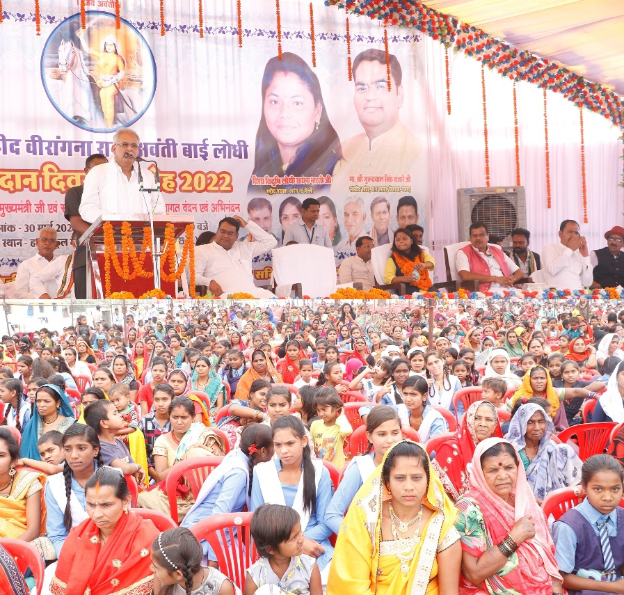 रायपुर: सीएम भूपेश बघेल ने वीरांगना रानी अवंती बाई लोधी के नाम पर महिला सशक्तिकरण पुरस्कार दिए जाने की घोषणा की.. संबलपुर को नगर पंचायत का दर्जा मिला... 