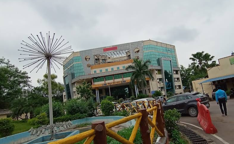 छत्तीसगढ़ विद्युत सविंदा कर्मचारी की गिरफ्तारी के बाद अब मिली नोटिस कार्य में नही लौटे तो होगी कार्यवाही...