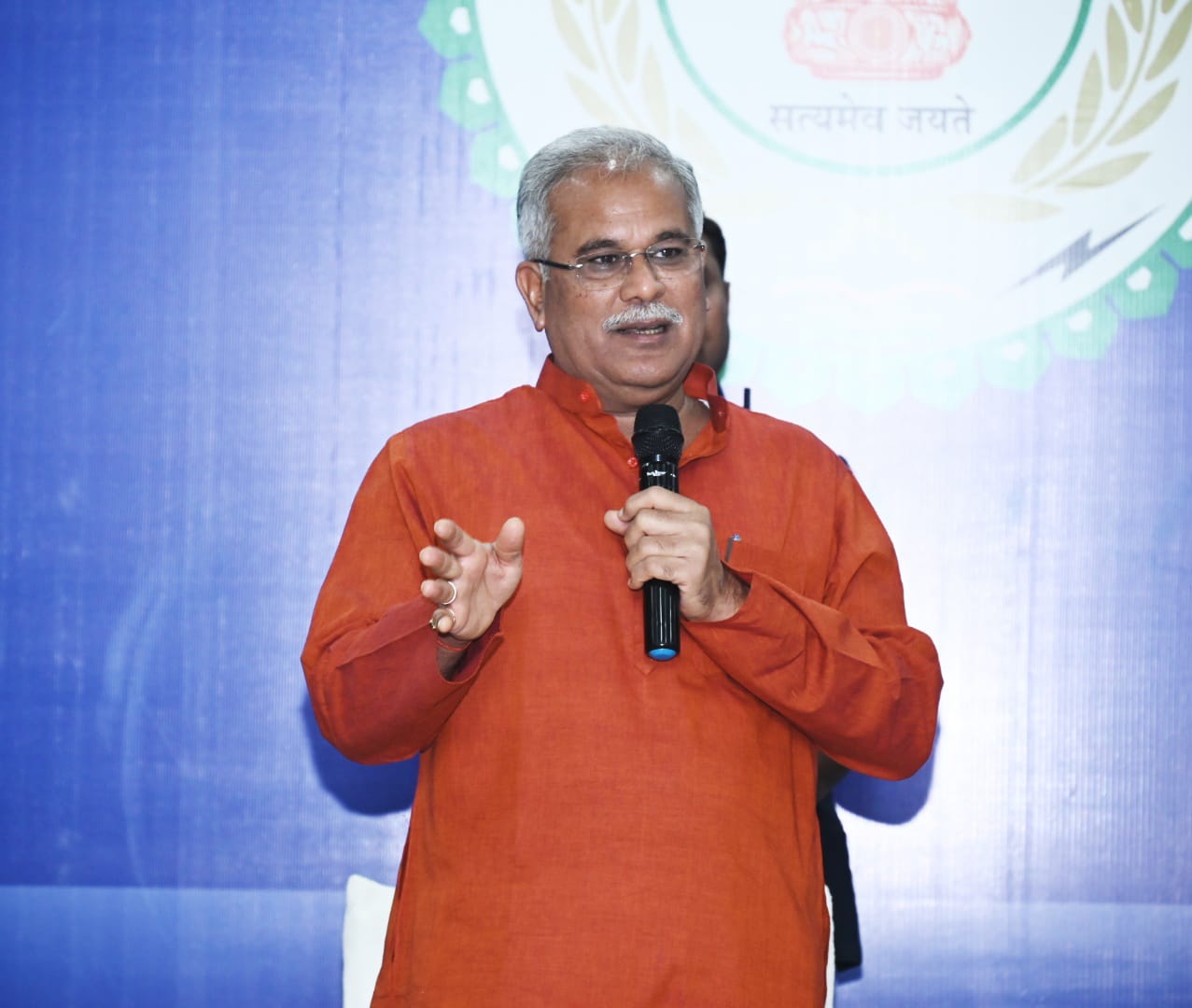 CM बघेल से मिला आश्वासन, मितानिन, मनरेगा कर्मियों ने हड़ताल किया खत्म