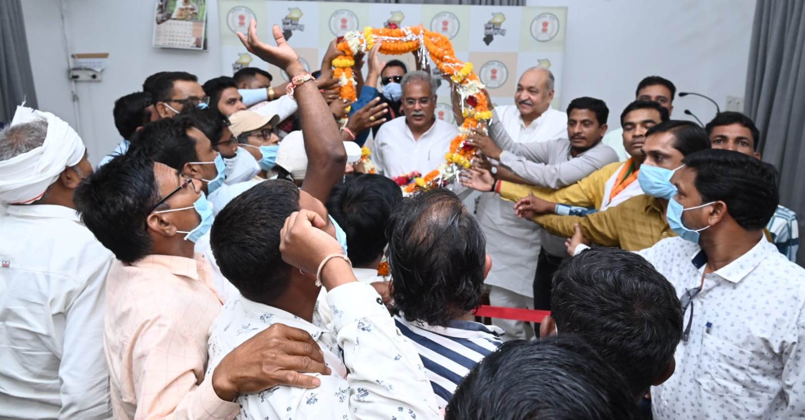 वनोपज सहकारी समिति प्रबंधक संघ ने पारिश्रमिक में वृद्धि के लिए मुख्यमंत्री को दिया धन्यवाद..