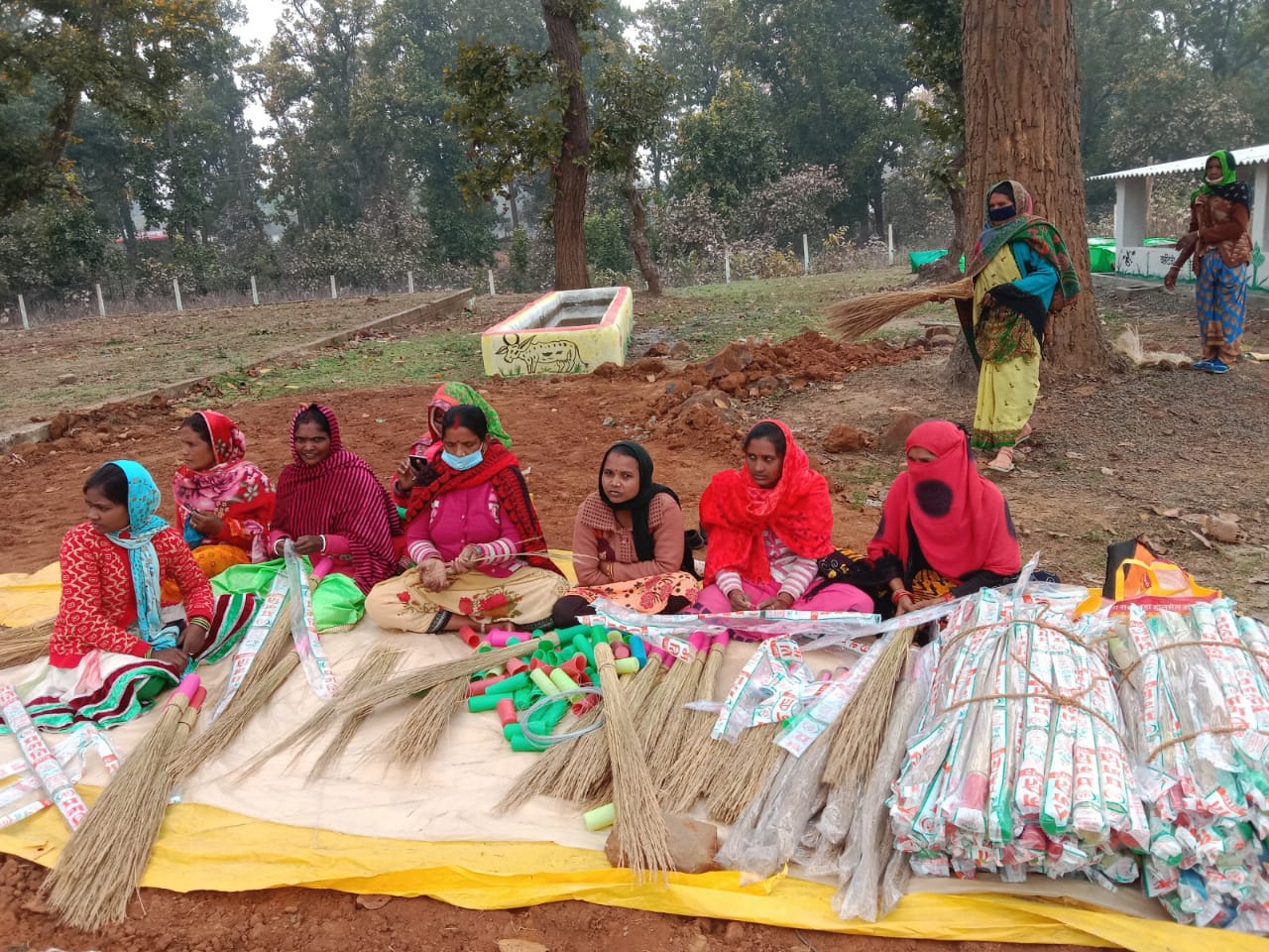 छत्तीसगढ़: साढ़े 3 हज़ार से ज्यादा कांटा झाड़ू बिके, सुदूर ग्रामीण क्षेत्र जनकपुर के प्रगति समूह को मिला 40 हजार से ज्यादा का लाभ, पड़ोसी राज्यों तक पहुंच रहे छत्तीसगढ़ के कांटा झाड़ू