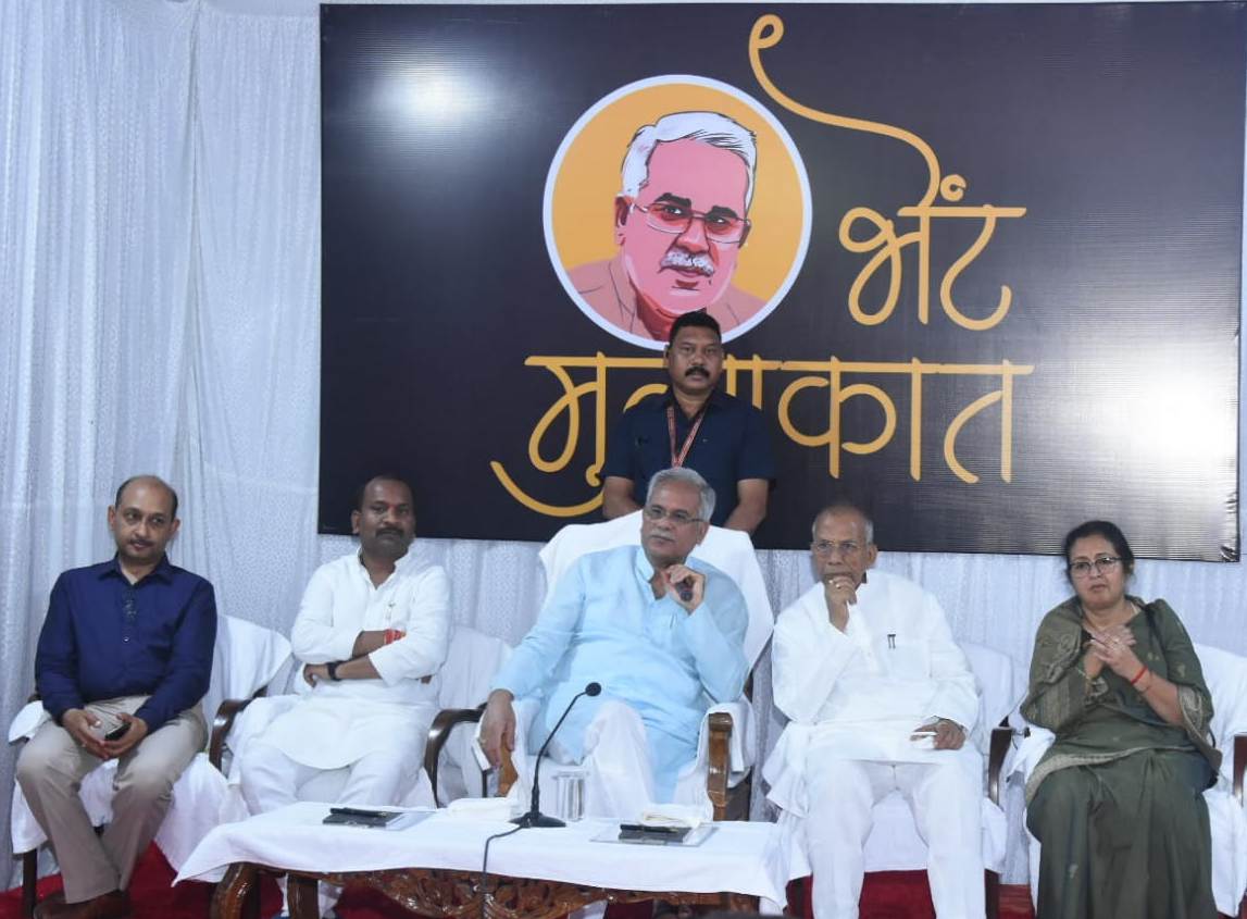 मुख्यमंत्री से सामाजिक संगठनों ने की मुलाकात, रखी मांगें... गिरौदपुरी की तर्ज पर कोरिया में होगा रविदास भवन परिसर का विस्तार..मनेन्द्रगढ़ में गोंडवाना मरीन फॉसिल पार्क को विकसित करने के निर्देश...