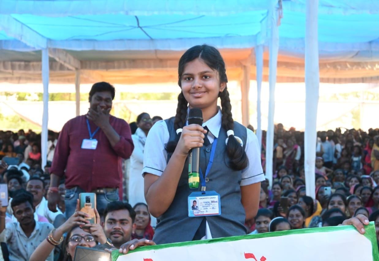 कोरिया जिला बहुत सुंदर, इहां के नोनी बाबू मन ओकर ले जादा सुंदर.. मुख्यमंत्री ने 'नोनी अनीषा' के अंग्रेजी सवाल का दिया ठेठ छत्तीसगढ़ी में जवाब..