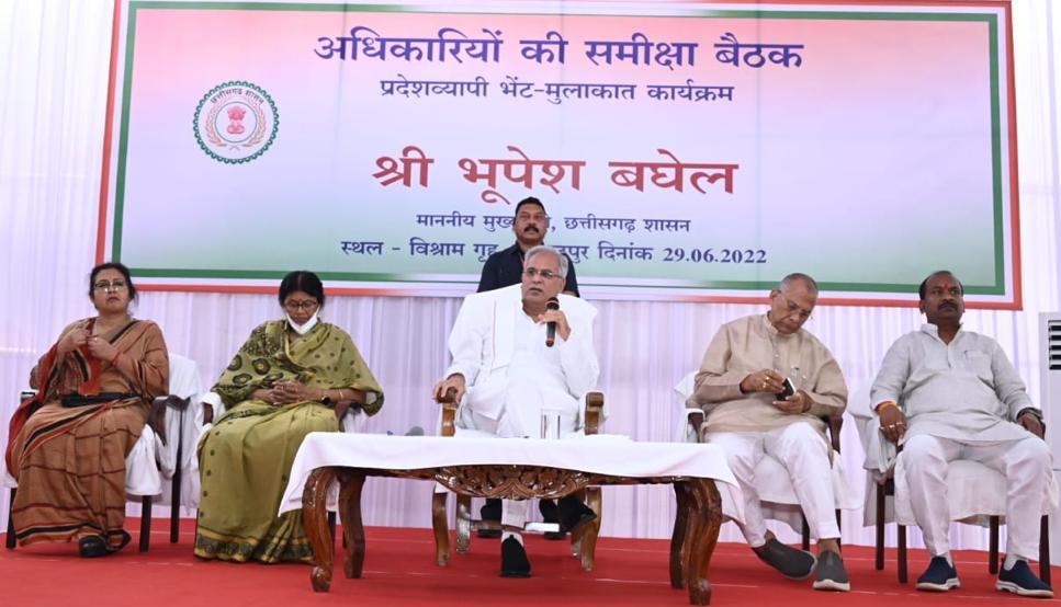 शासकीय कार्यालयों में हितग्राहियों के काम आसानी से हों - मुख्यमंत्री भूपेश बघेल