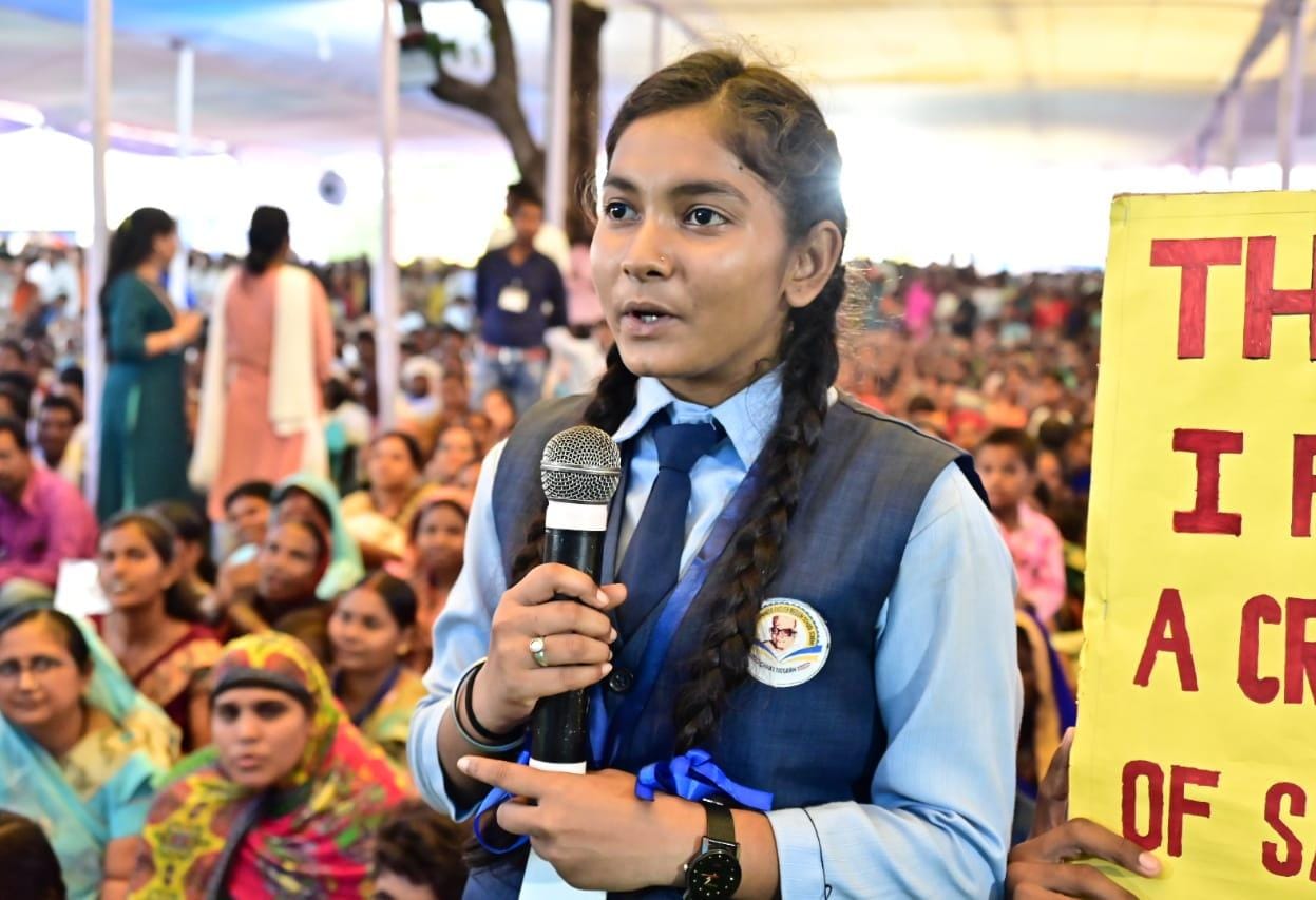 मुख्यमंत्री के छत्तीसगढ़ी में सवाल और छात्रा के अंग्रेजी में जवाब...बेहतर शिक्षक और गुणवत्तापूर्ण शिक्षा की वजह से बढ़ रहा है आत्मानंद स्कूलों में विश्वास..छात्रा से पूछकर मुख्यमंत्री ने की नए अंग्रेजी स्कूल की स्थापना की घोषणा