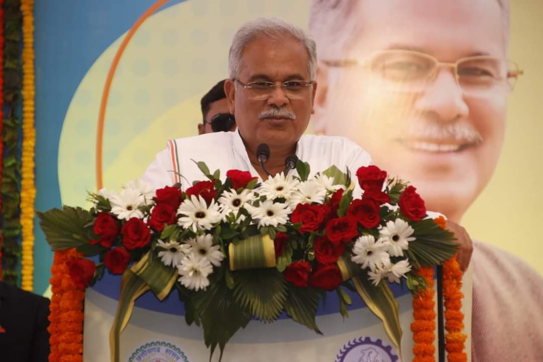 मुख्यमंत्री  भूपेश बघेल की अध्यक्षता में कैबिनेट का अहम निर्णय : इलेक्ट्रिक वाहनों को बढ़ावा देने छत्तीसगढ़ राज्य इलैक्ट्रिक वाहन नीति-2022 को मिली कैबिनेट की मंजूरी.. इसके समेत 20 प्रस्ताव पर लगी मुहर..