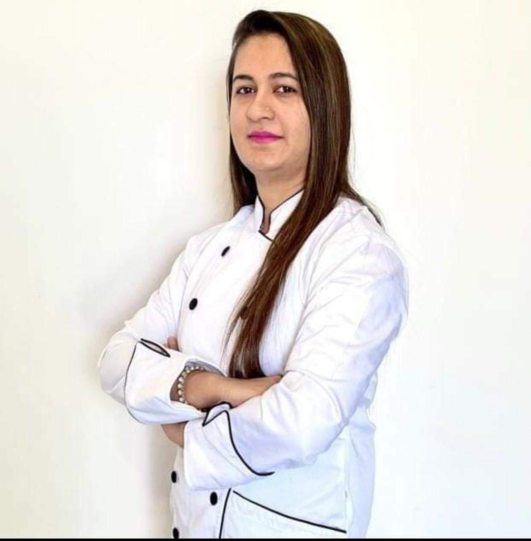 छत्तीसगढ़ की ऐसी महिला जिन्होंने कुकिंग में बनाए लाखो के दिल मे जगह देश विदेश के लोग है इनकी रेसीपी के दीवाने12 लाख से भी ज्यादा इनके यूट्यूब में है सब्सक्राइबर आइए जानते है आज नीलोफर मेमन के बारे में