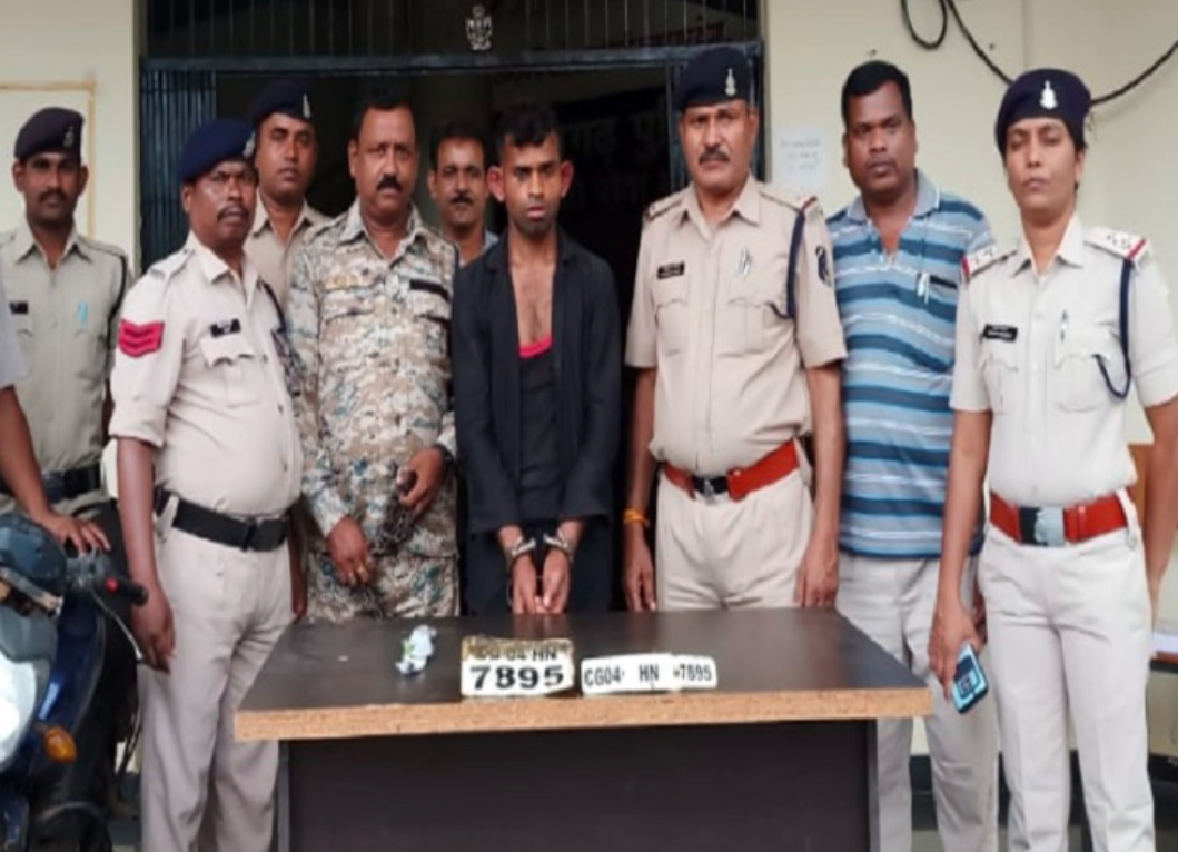 डोंगरगढ़ नाबालिग की हत्या कांड की गुत्थी सुलझी नागपुर से दबोचा गया आरोपी - बात नही करती थी तो काट दिया गला