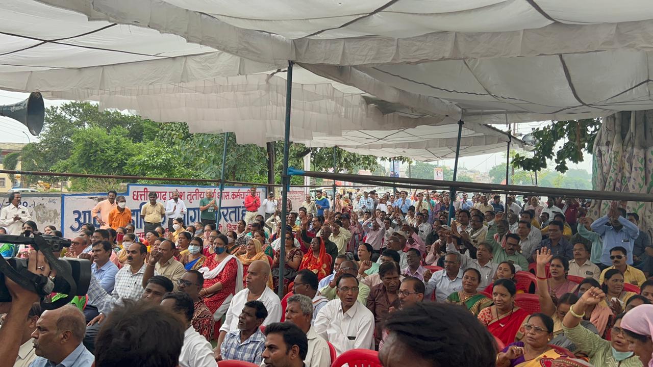 छत्तीसगढ़ में हड़ताल कर रहे कर्मचारियों पर होगी कार्यवाही नही मिलेंगी सैलरी सरकार ने जारी किया आदेश