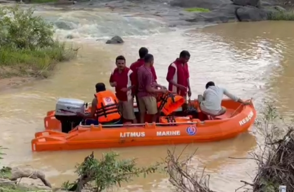 छत्तीसगढ़ परीक्षा के बाद घूमने निकले आत्मनन्द स्कूल के 9 छात्र डैम में डूबे 2 की मौत 5 को निकाला गया सुरक्षित 2 की अभी भी तलाश जारी