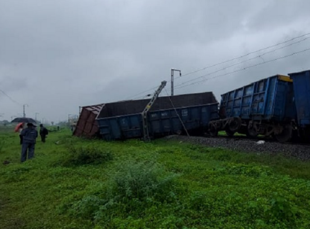 छत्तीसगढ़ 2 मालगाड़ी आपस मे टकराए 5 घायल रायगढ़ स्टेशन के पास का मामला