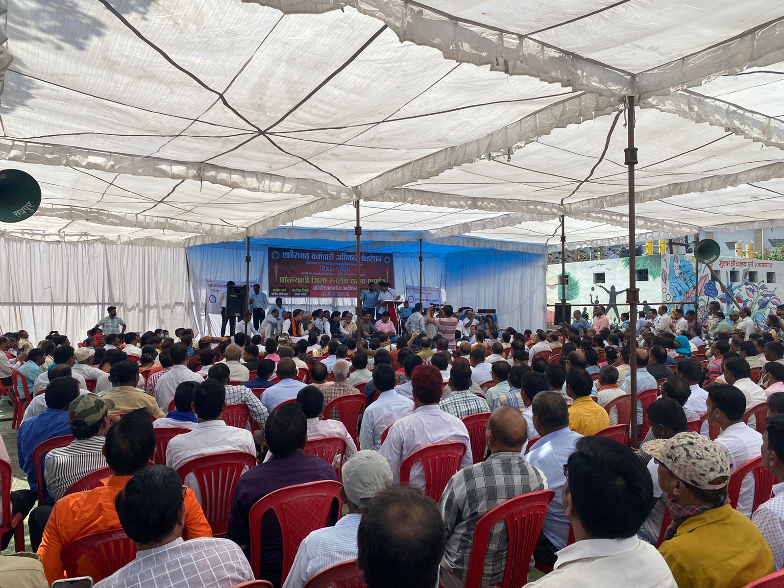 छत्तीसगढ़ हड़ताल कर रहे कर्मचारियों की आज न्याय महारैली  ब्लॉक और मुख्यालयों पर शाम को मशाल लेकर निकलेंगे 