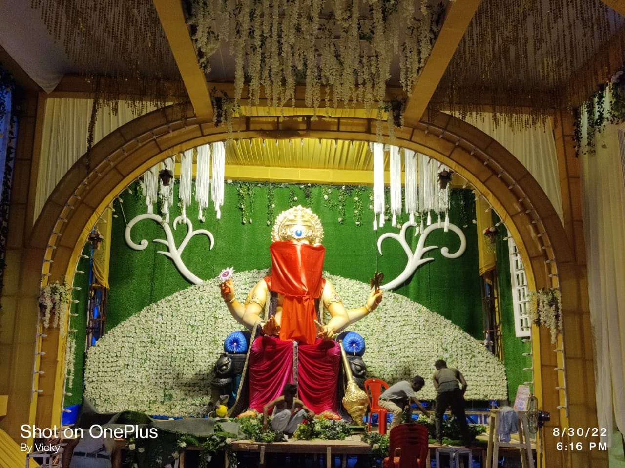 गणेश चतुर्थी स्पेशल  मुंबई के लाल बाग़ के राजा के रूप में विराजेंगे गणपति बप्पा 