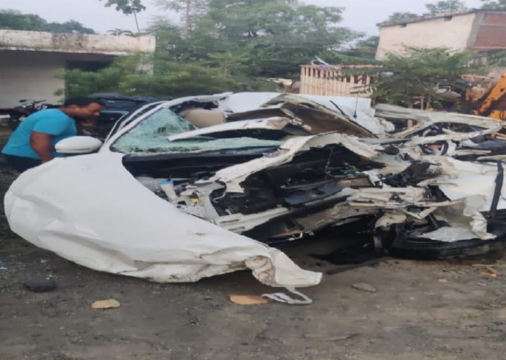 छत्तीसगढ़ रायपुर बिलासपुर रोड में भीषण सड़क हादसा व्यापारी  की मौत,हाईकोर्ट एडवोकेट समेत दो लोग घायल 