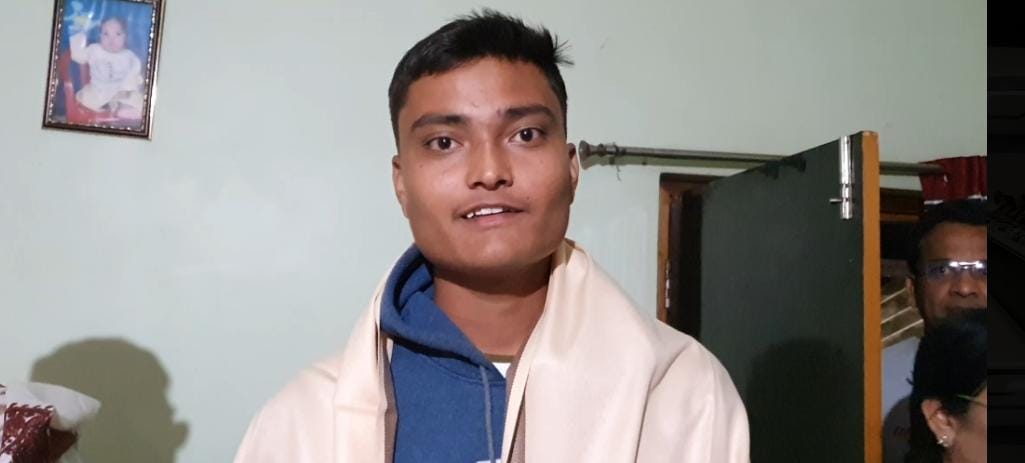 कोचिंग के खर्च से मिली राहत, जब गोधन से हुई आय, पास की नीट की परीक्षा मुख्यमंत्री श्री भूपेश बघेल ने छात्र आलोक से फोन पर बात कर उज्ज्वल भविष्य की दीं शुभकामनाएं