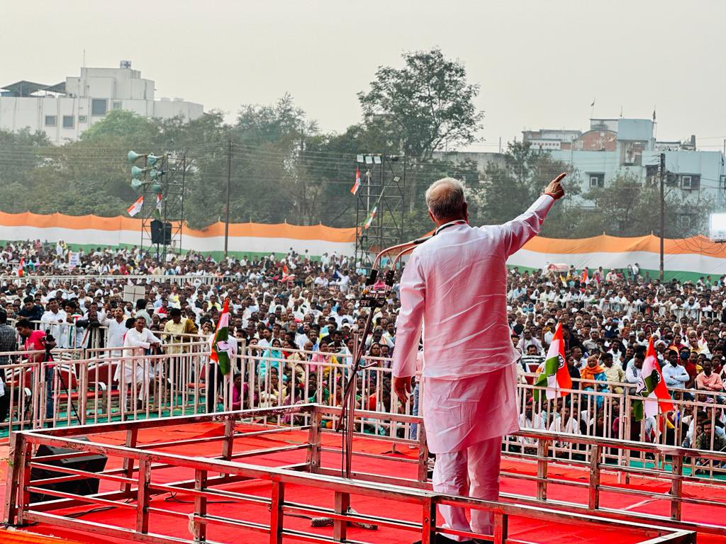 आरक्षण मामले में सीएम का राज्यपाल पर सीधा हमला कहा अगर ये तुम्हारी चुनौती है, तो मुझे स्वीकार है ,कायरो की तरह छुप छुप कर तुम वार नही करो राज्यपाल की गरिमा को मत तार तार करो