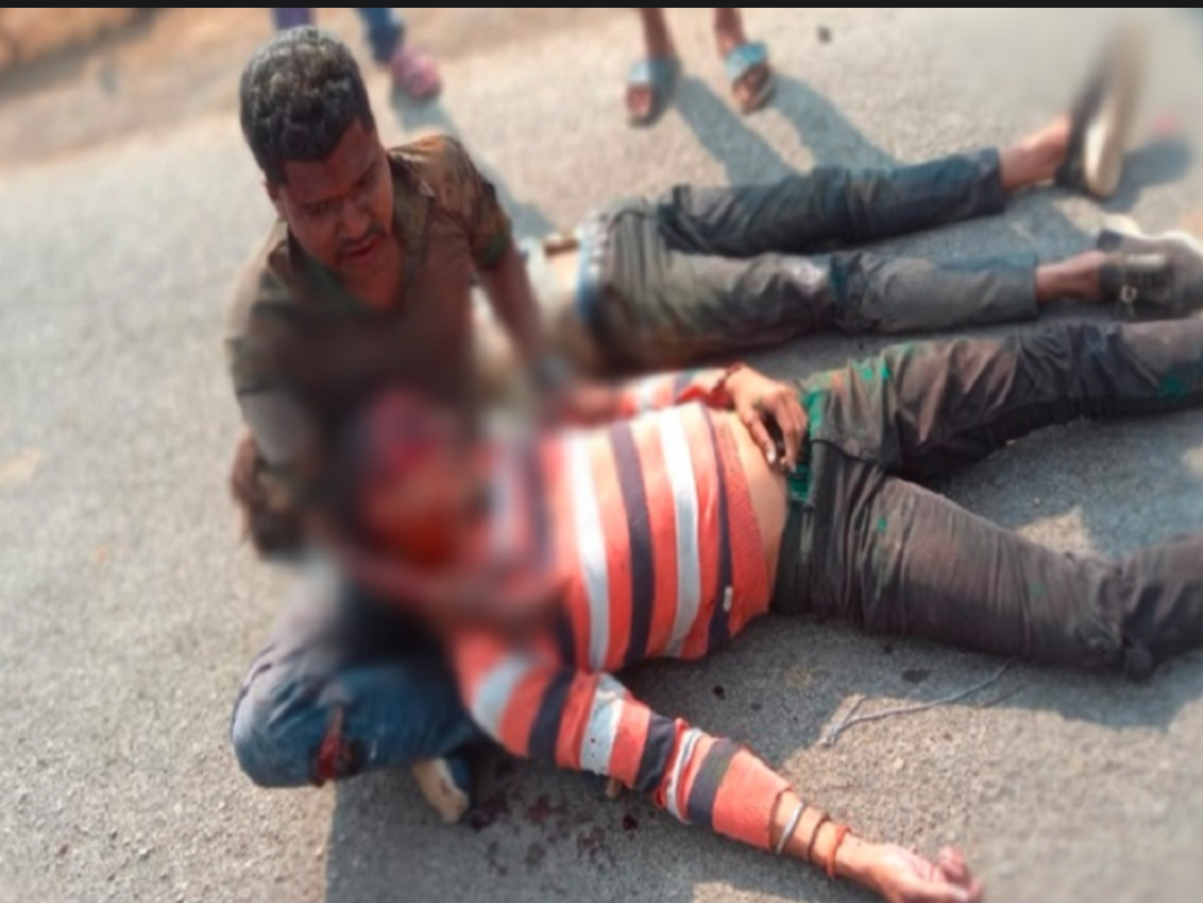 छत्तीसगढ़ - 2 बाइक का आमने सामने से भिड़ी ,3 की मौत 2 की हालत गंभीर