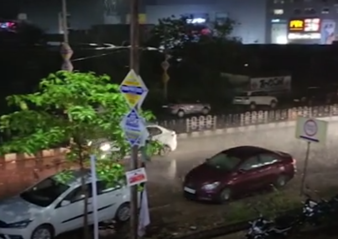 बेमौसम बारिश से किसानों की फसल हुई बर्बाद आज भी बदलेगा मौसम,मौसम विभाग ने जारी किया अलर्ट