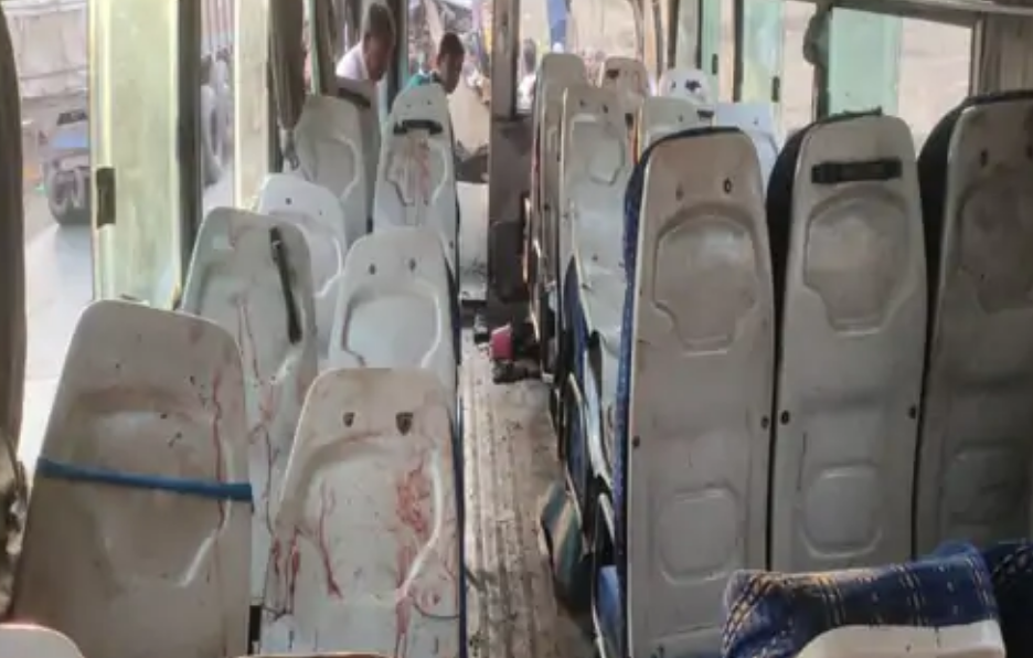 छत्तीसगढ़ खुशिया बदली मातम में बारातियों से भरी बस और ट्रक का आमने सामने से टक्कर 1 की मौत 45 से ज्यादा हुए घायल