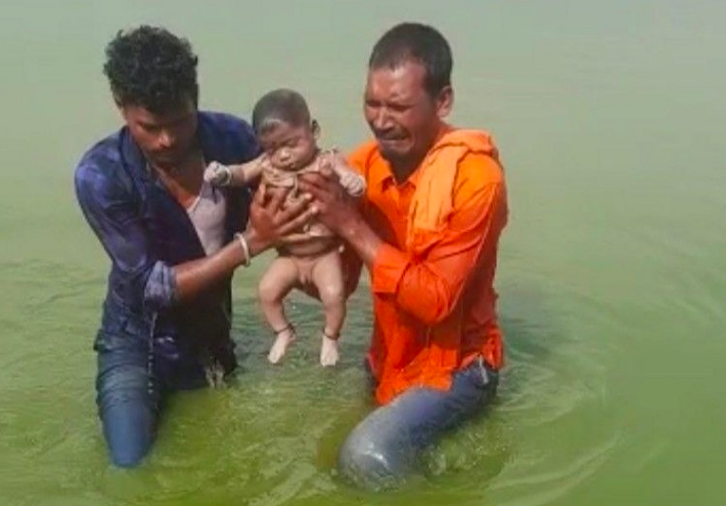 छत्तीसगढ़ माँ ने अपने ही बच्चे की ली जान, अंधविश्वास में अपने 6 माह के बच्चे को तालाब में फेंका...