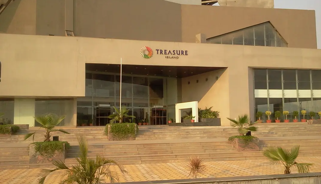 छत्तीसगढ़ का सबसे बड़ा मॉल जल्द शुरू होगा 13 साल से बन कर तैयार है,ट्रिसर आइलैंड को रायपुर के उधोगपति ने खरीदा