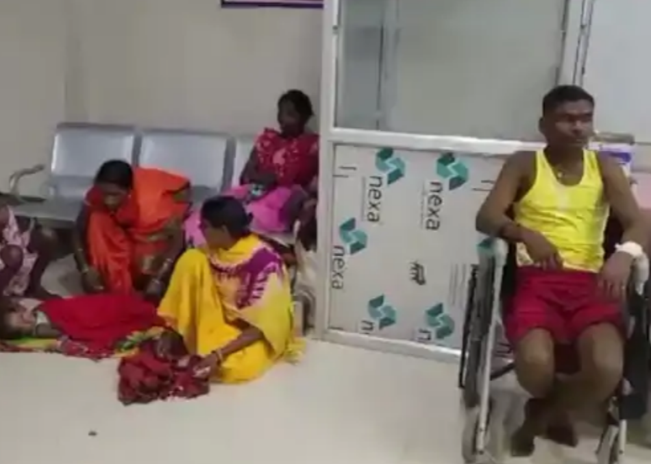 छत्तीसगढ़ शादी सामारोह में एसिड अटैक मची अफरा तफरी दूल्हा दुल्हन सहित 10 लोग से भी ज्यादा हुए घायल...