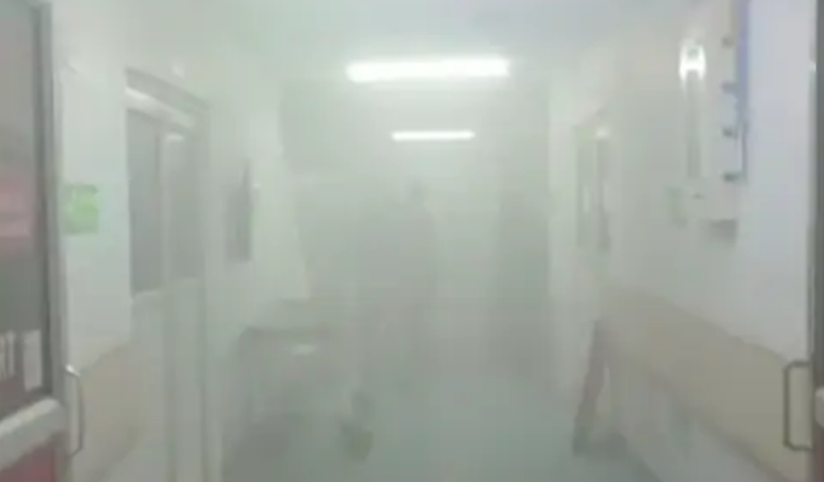 ब्रेकिंग बिलासपुर अपोलो के ICU में लगी आग धुंआ भरने से मची अफरा तफरी..