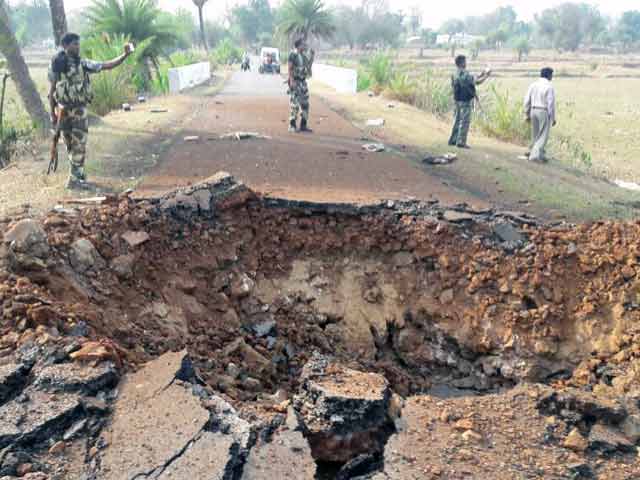 छत्तीसगढ़ में नक्सली हमला,IED ब्लास्ट में 11 जवान शहीद मुख्यमंत्री बोले बख्सेंगे नही...