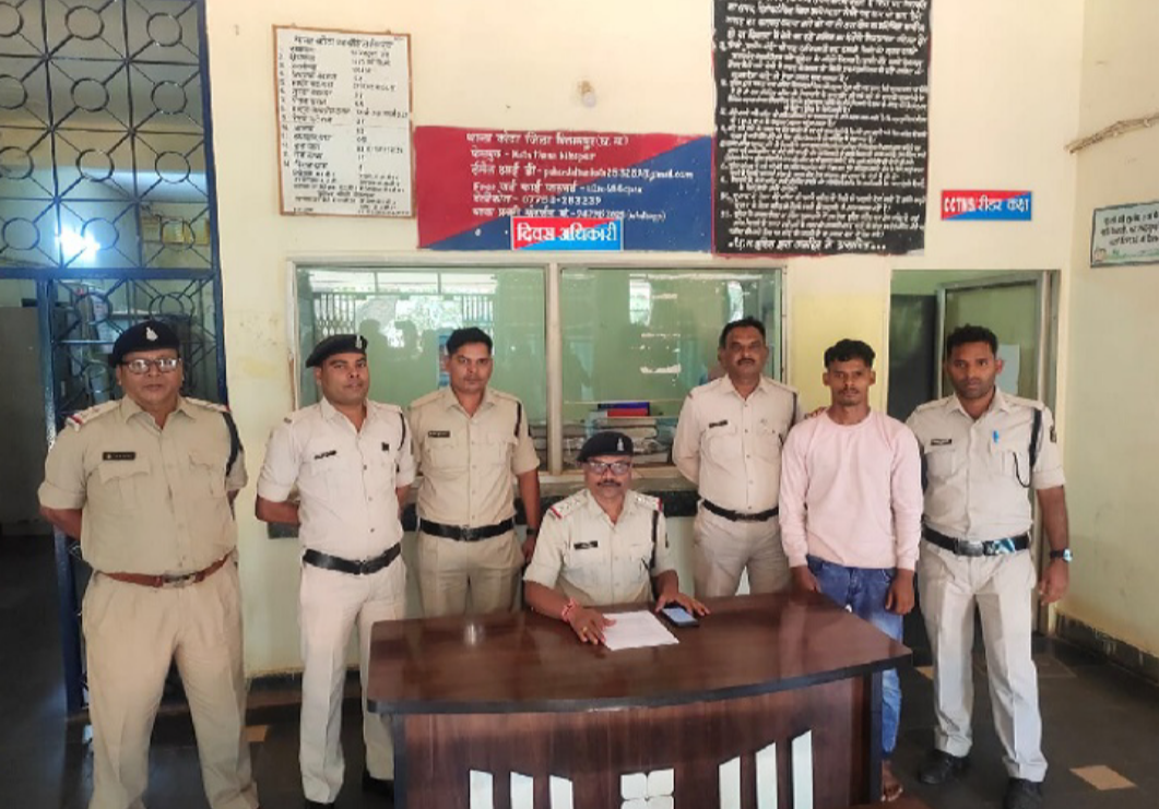 छत्तीसगढ़ ईंट से सिर पर वार कर महिला की हत्या,शराब नही ले कर आया युवक,तो महिला ने दी गाली,गुस्साए आरोपी ने महिला का कर दिया कत्ल...