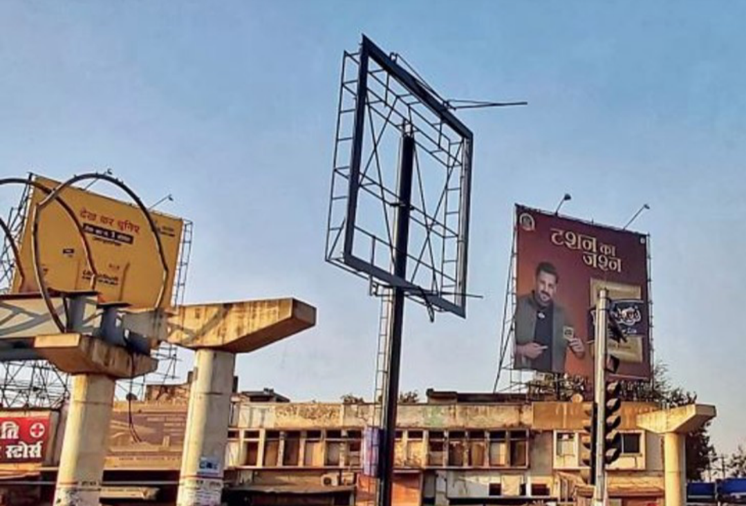 रायपुर में होडिंग घोटाला...अफसरों ने किया 27 करोड़ का घपला...महापौर भड़के,बोले अवैध चौक बनवाए,अब टूटेंगे और अफसरों पर होगी FIR