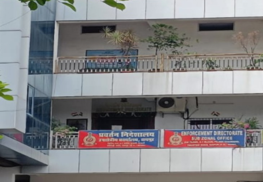 रायपुर और दुर्ग में ED का छापा शराब ट्रांसपोर्ट से जुड़े कारोबारी के घर छापा...