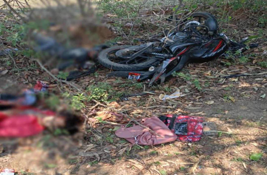 घर मे चल रही थी शादी,मेकअप के लिए 2 ब्यूटीशियन को बाइक में लेकर जा रहा था दुल्हे का भाई,बाइक को पिकअप ने मारी टक्कर,2 की मौत....