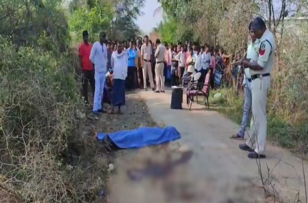 सरकारी टिचर की गला रेत कर की हत्या,बिच बचाव करने आई युवती की बहन भी घायल, भाई की शादी में शामिल होने आई थी महिला...प्रेम प्रसंग का मामला