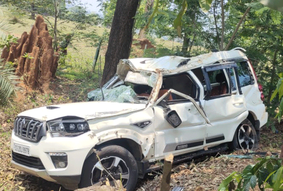 तेज रफ्तार स्कार्पियो टायर फटने से अनियंत्रित हो कर पलटी,3 महिला की मौत वही 4 घायल,शादी में शामिल होने जा रहे थे सभी....मुख्यमंत्री ने जताया दुःख