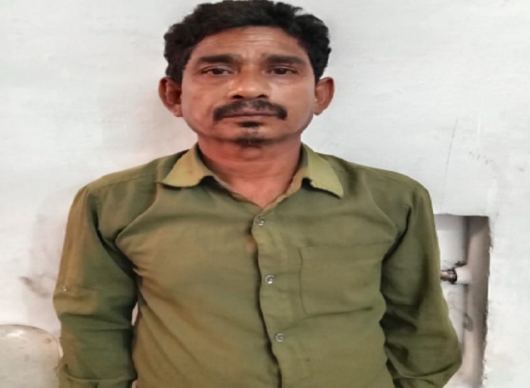 पत्नी की हत्या कर दिवान में छुपा दिया लाश,बदबू आई पुलिस के पास गया आरोपी... बोला मेरी पत्नी को किसी ने मार दिया....