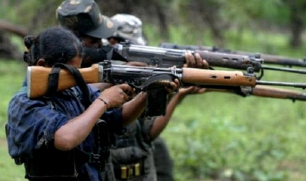 बीजापुर में पुलिस और नक्सलियों के बीच मुठभेड़ 2 जवान हुए घायल,नक्सलियों को भी गोली लगने का दावा..