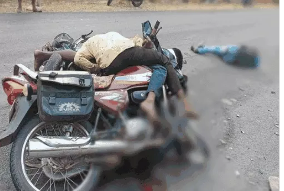 2 बाइक की आमने सामने से जबरदस्त टक्कर,मौके पर 3 की मौत....