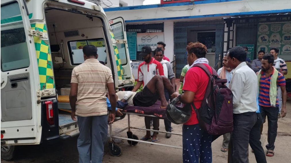 छत्तीसगढ़ में फिर सड़क हादसा 50 फिट गहरी खाई में गिरी ऑटो 4 की हुई मौत वही बच्चे सहित 2 घायल...