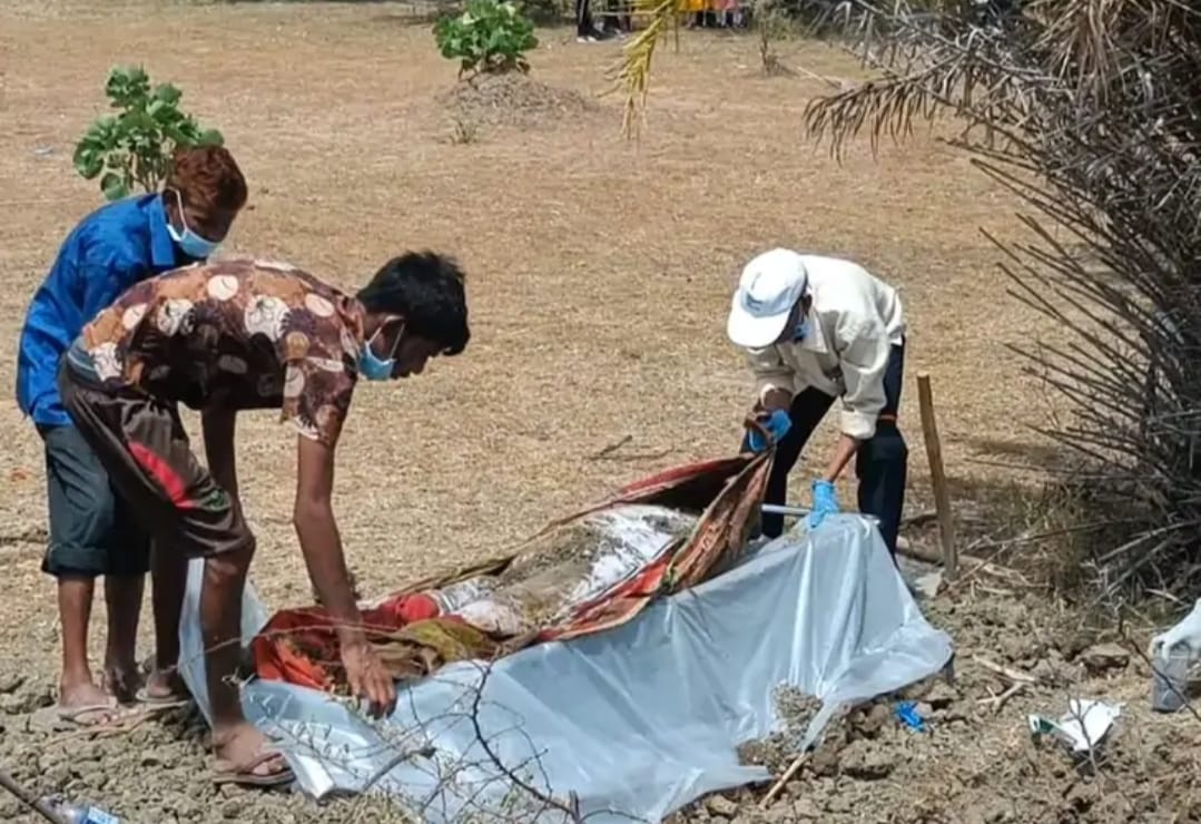 पिट पिट कर पिता की हत्या फिर दफना दी लाश,बेटी ने की शिकायत,कब्र से निकाली गई लाश अब आरोपी बेटा गिरफ्तार...