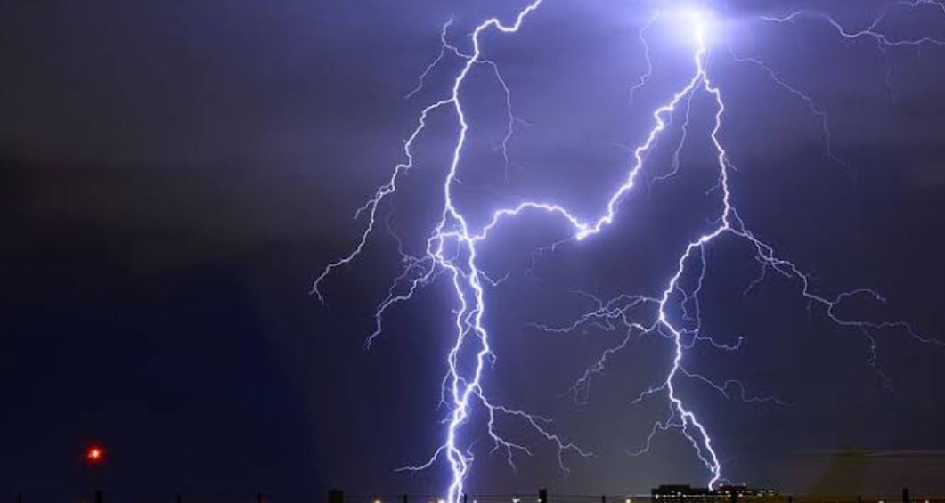 छत्तीसगढ़ में आकाशीय बिजली गिरने से 3 की मौत मौत, 4 महिला भी बुरी तरह झुलसी...